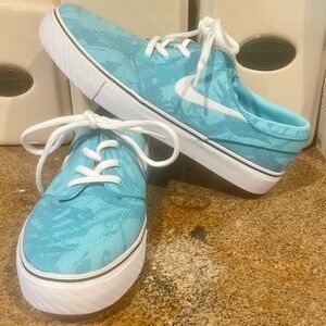 Nike 525104418 Youth Girls 6.5Y Stefan Janoski Skateboarding Sneakers